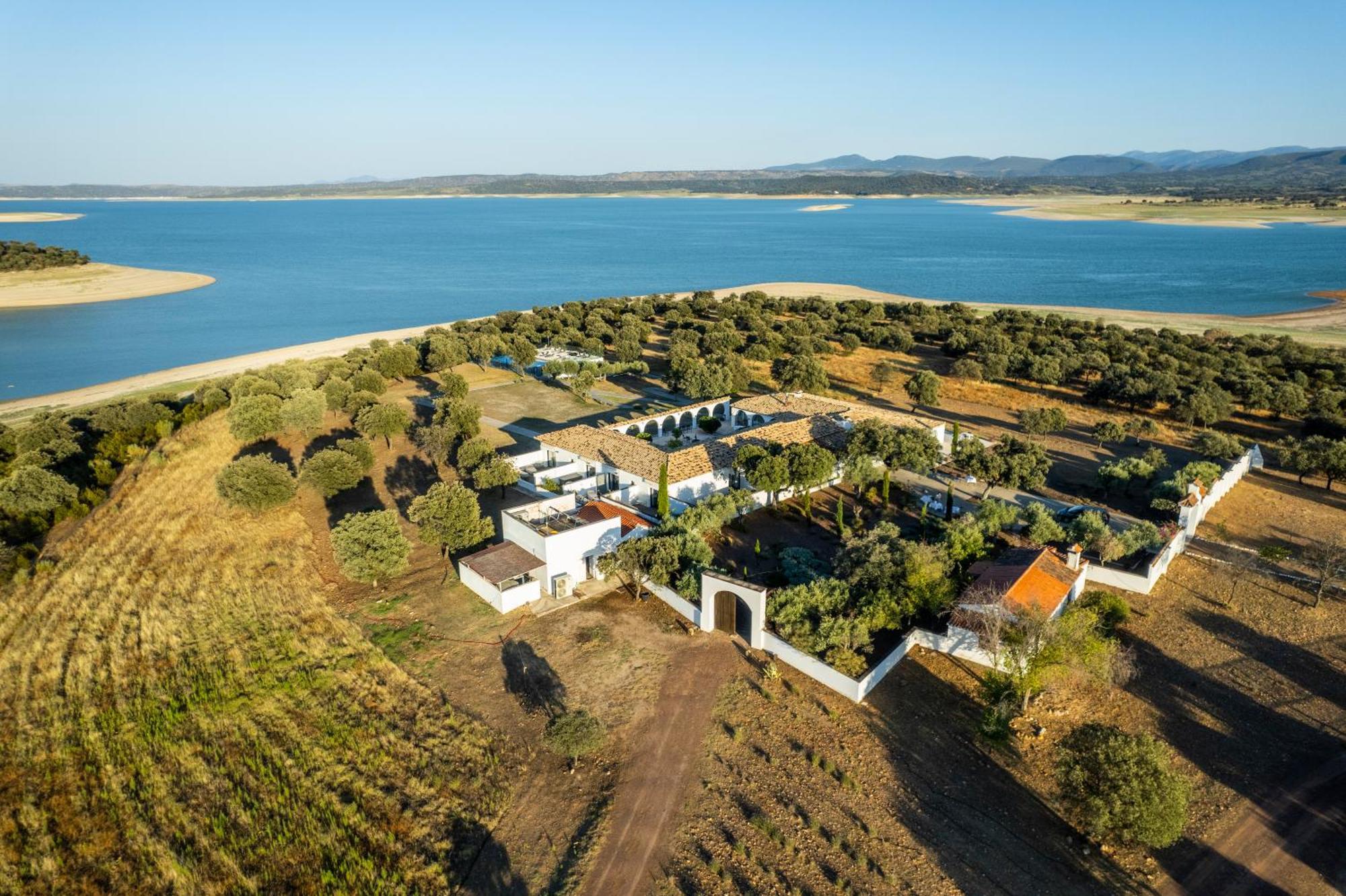 Finca Shenonkop Hotel Rural Навальмораль-де-ла-Мата Екстер'єр фото